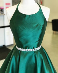 Emerald Green Halter Short Graduation Dress - DollyGown
