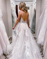 New Arrival Deep V-neck Lace Tulle Wedding Dress - DollyGown