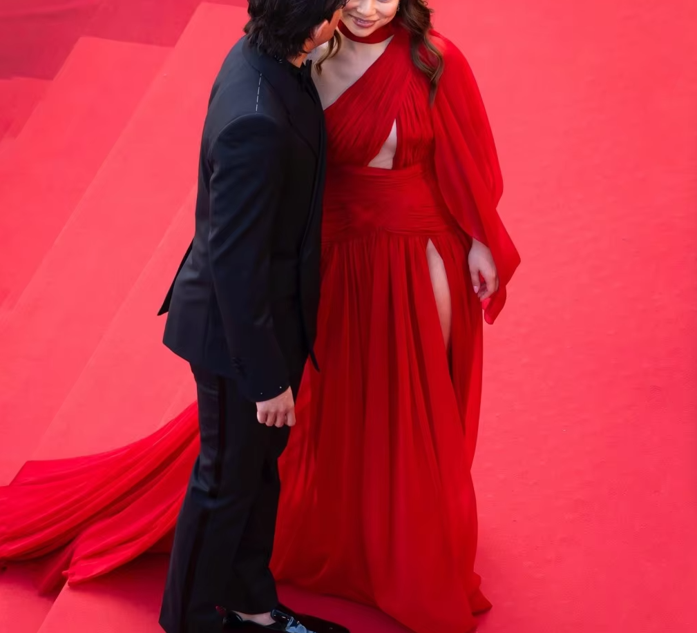 Red Chiffon Evening Gown with Side Slit and Built-In Bra
