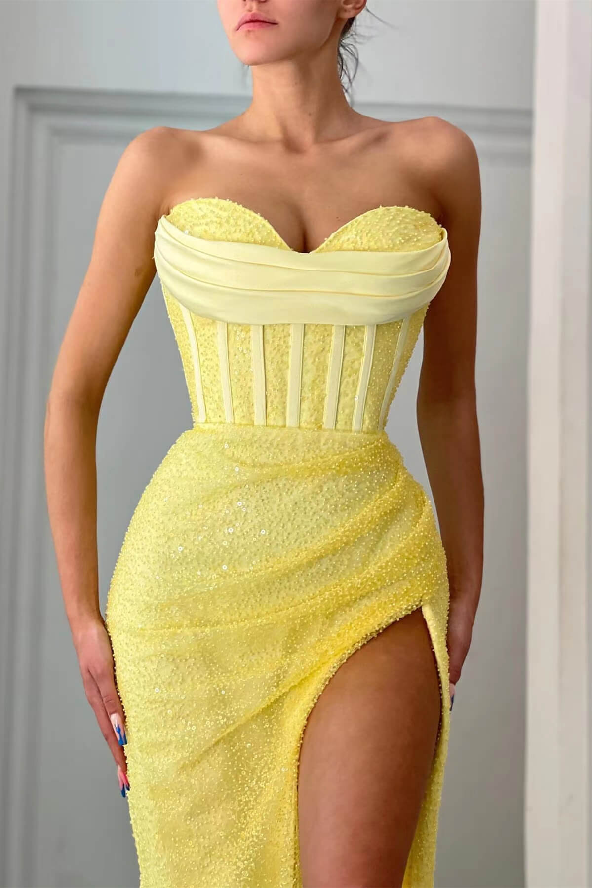 Stunning Daffodil Sweetheart Mermaid Prom Dress with Sequin Split Design