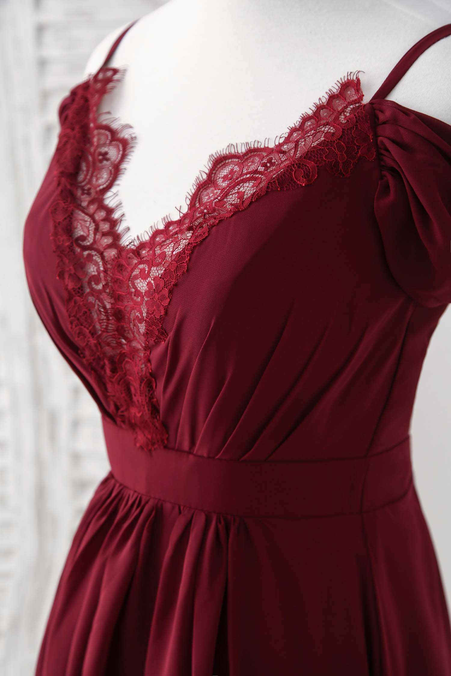 Elegant Burgundy Lace Chiffon Long Prom Dress Bridesmaid Gown for Weddings