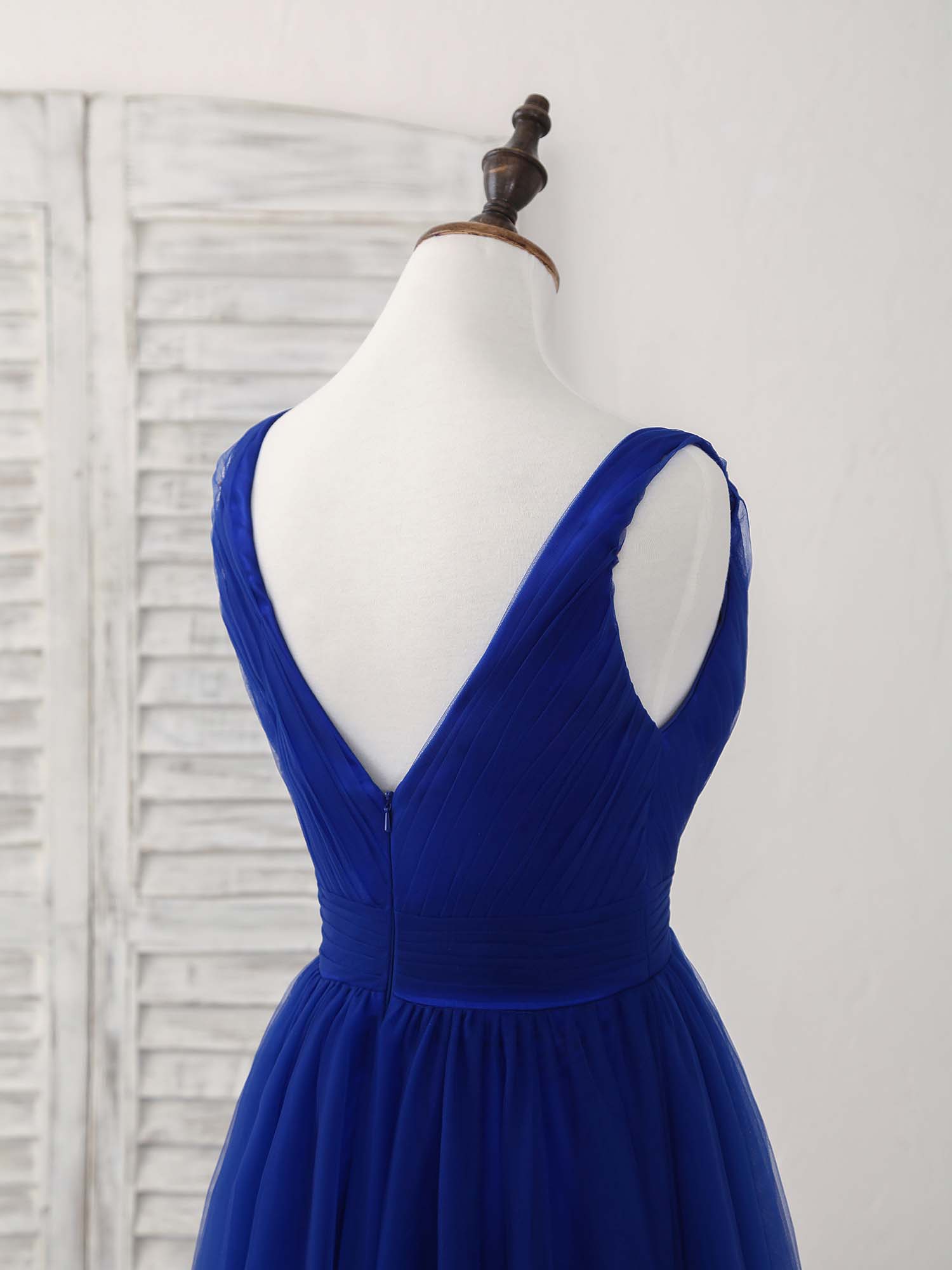 Elegant Royal Blue Tulle V-Neck Long Prom Dress for Bridesmaids and Evenings
