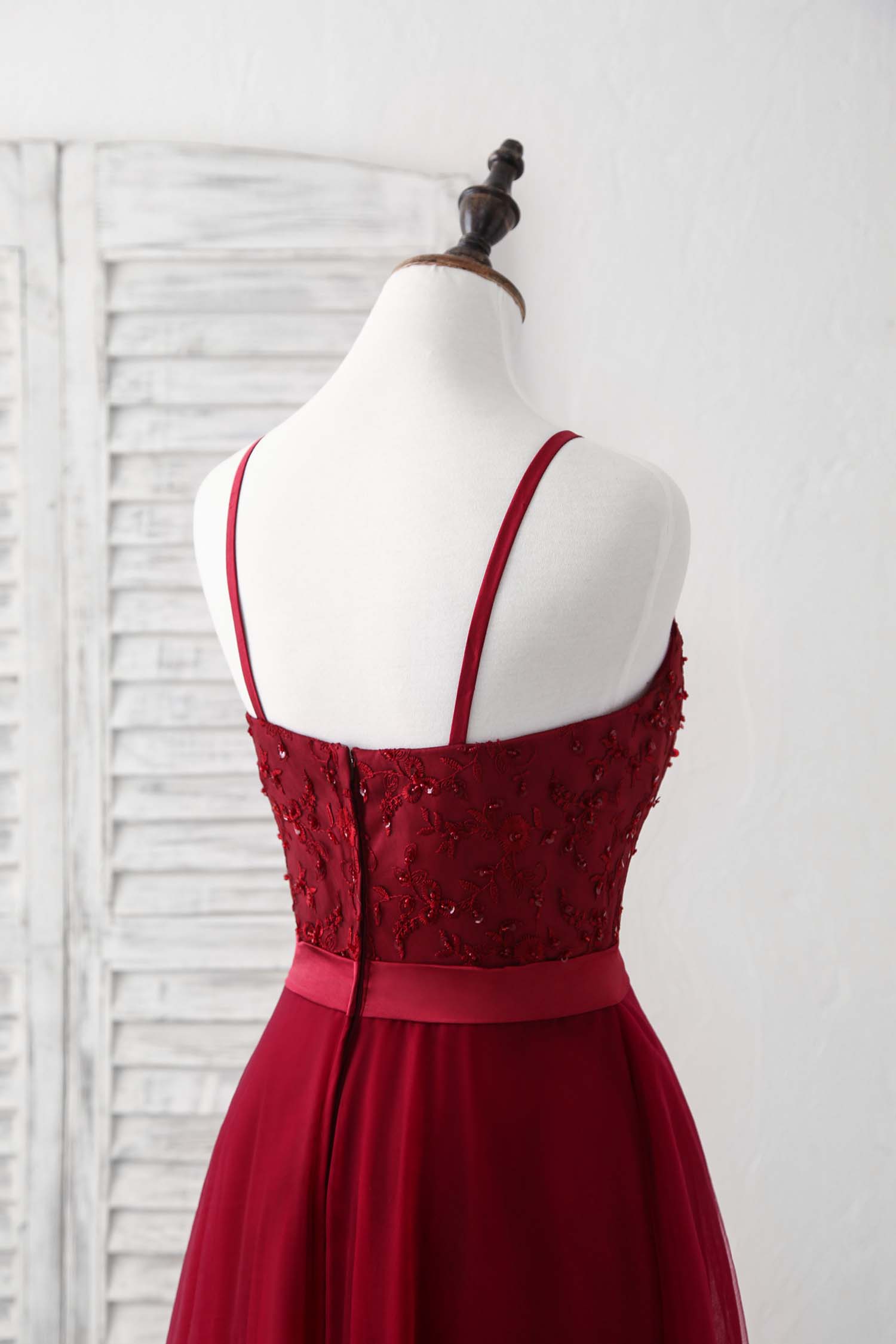 Elegant Burgundy Tulle Lace Long Prom Bridesmaid Dress Gown for Special Occasions