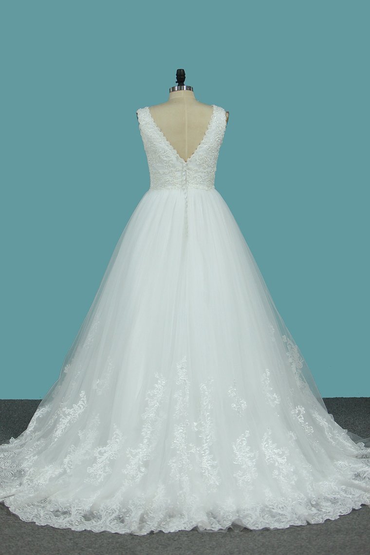Elegant Deep V-Neck A-Line Backless Wedding Dress with Delicate Lace Appliques