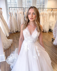 Elegant V-Neck A-Line Lace Appliqued Tulle Wedding Dress Sleeveless
