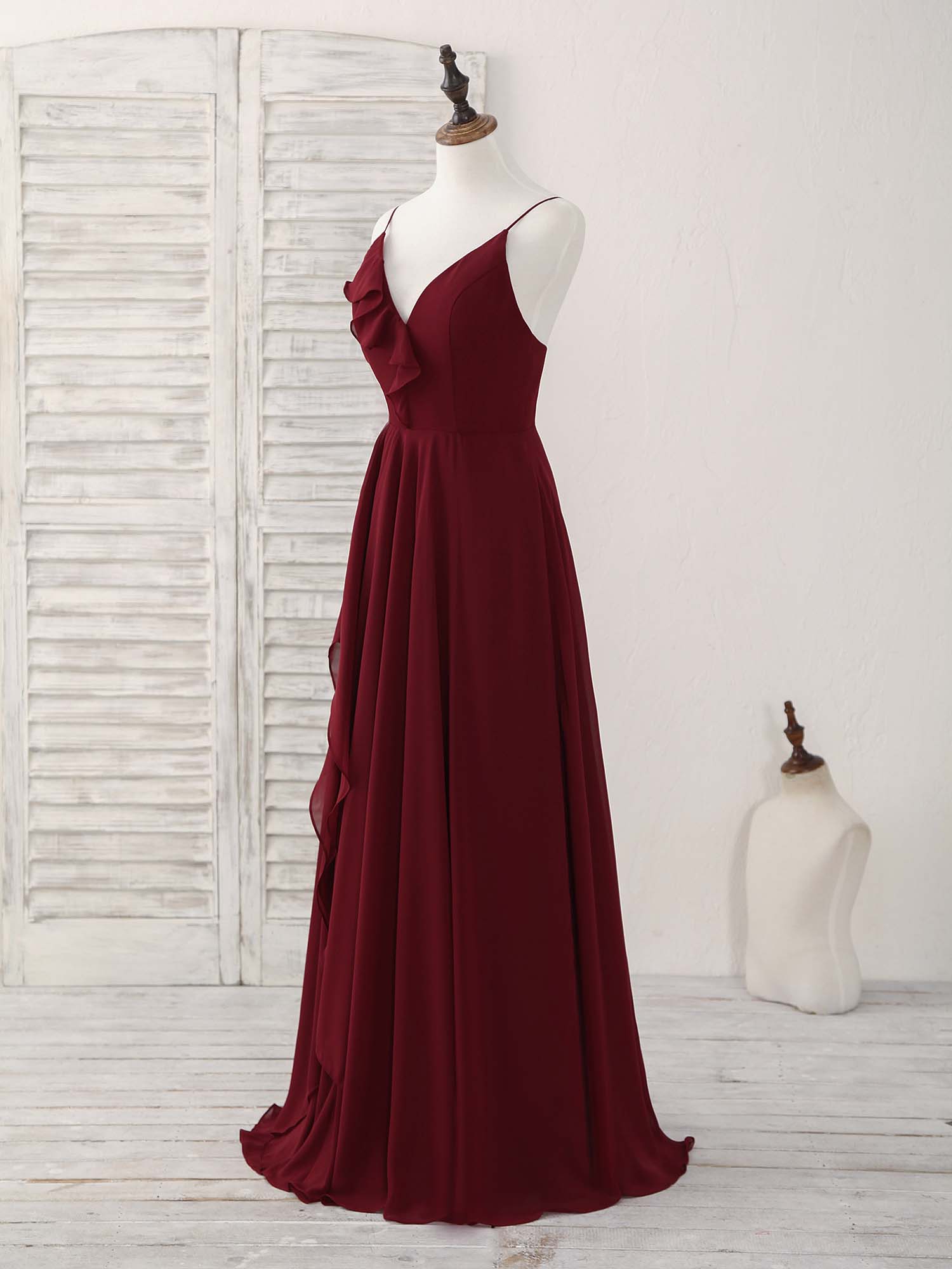 Elegant Burgundy V-Neck Chiffon Gown: Perfect Long Prom or Bridesmaid Dress Elegant Burgundy V-Neck Chiffon Gown: Perfect Long Prom or Bridesmaid Dress