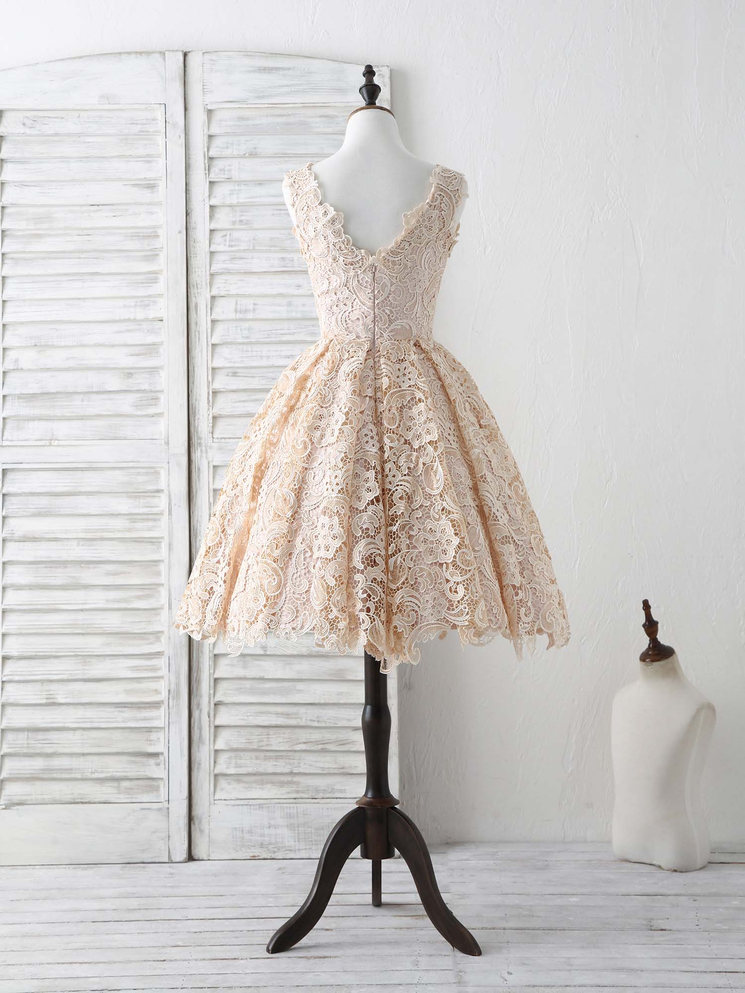Elegant V-Neck Lace Champagne Short Prom Dress Bridesmaid Party Gown