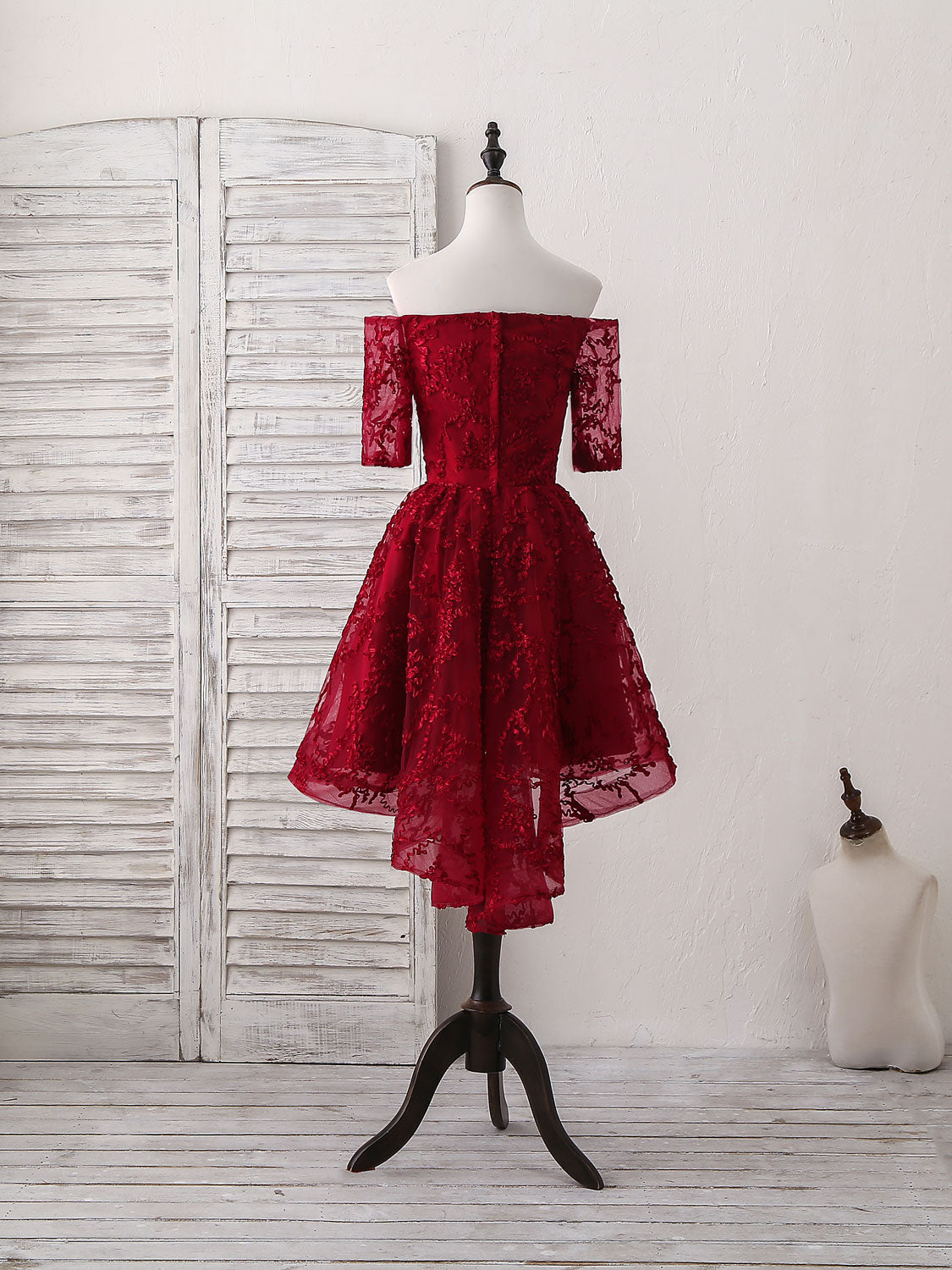 Elegant Burgundy Lace Short Prom Dress: Perfect Homecoming and Party Attire