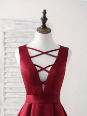Elegant V-Neck Burgundy Short Prom Dress: Satin A-Line Homecoming Gown for Women