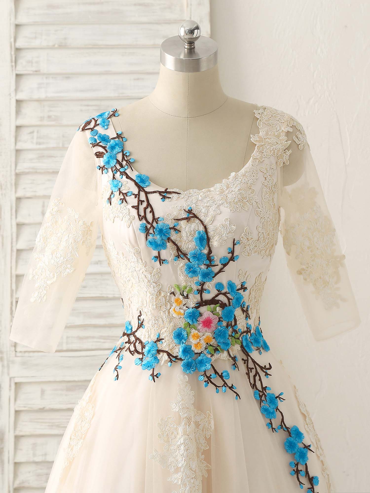 Elegant Lace Applique Tulle Long Prom Dress Light Champagne Bridesmaid Gown
