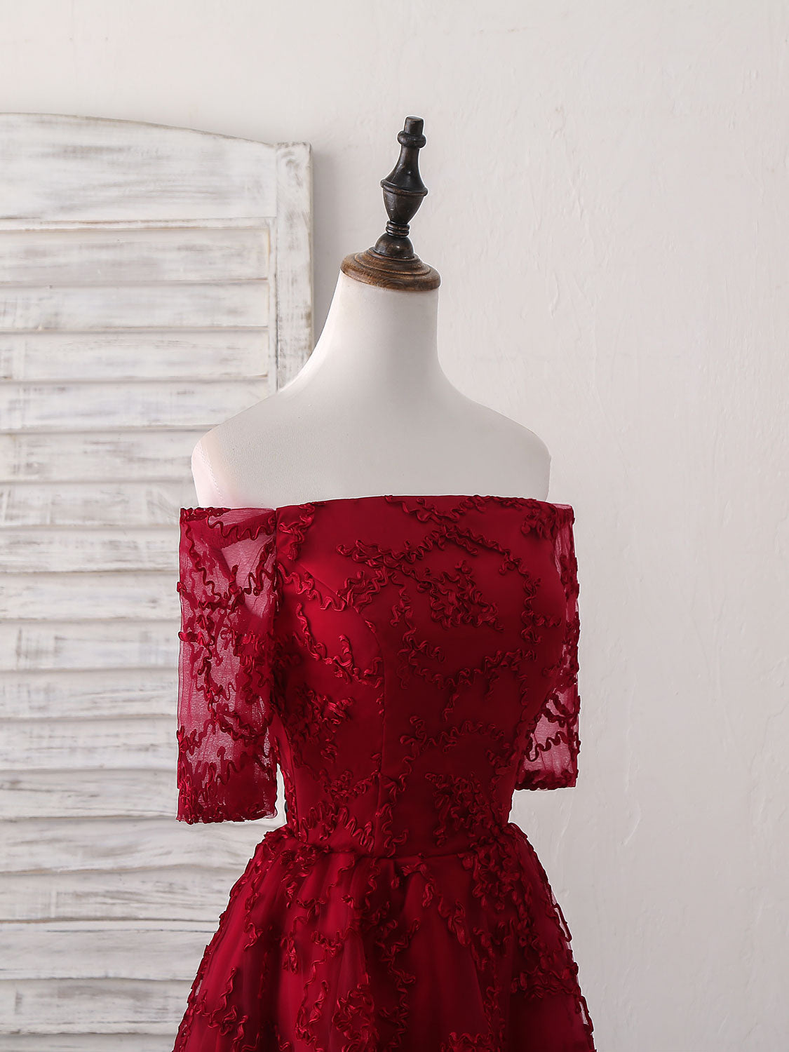 Elegant Burgundy Lace Short Prom Dress: Perfect Homecoming and Party Attire