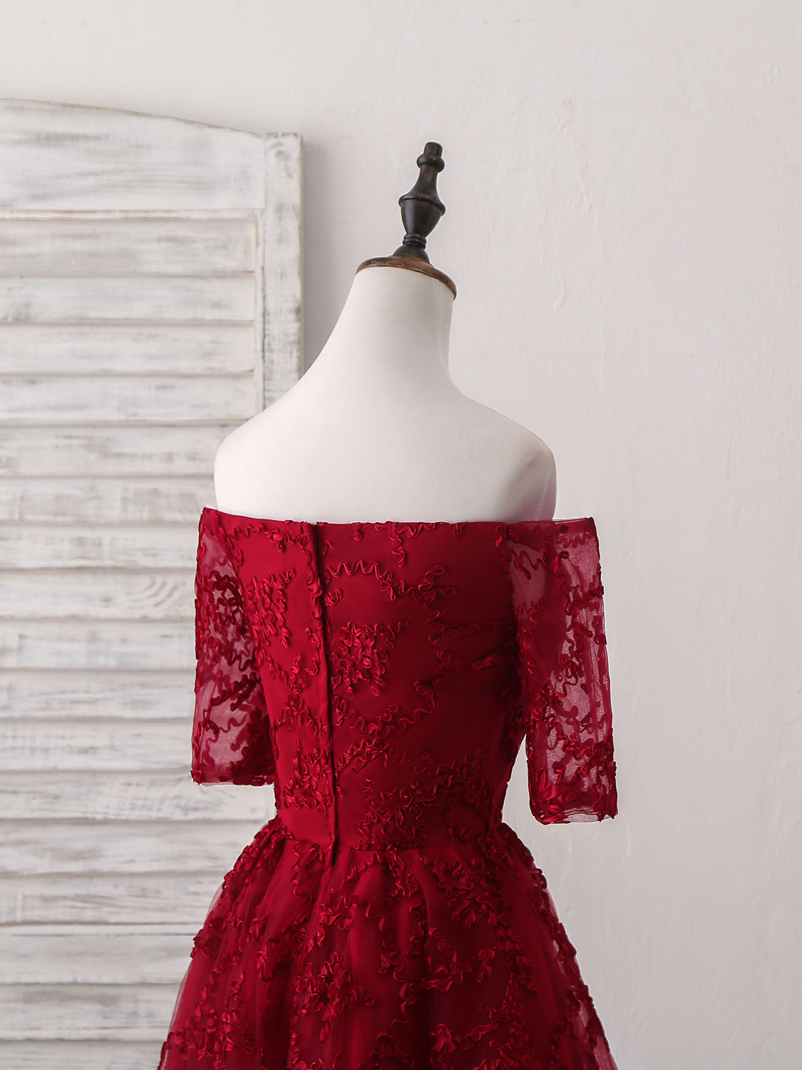 Elegant Burgundy Lace Short Prom Dress: Perfect Homecoming and Party Attire