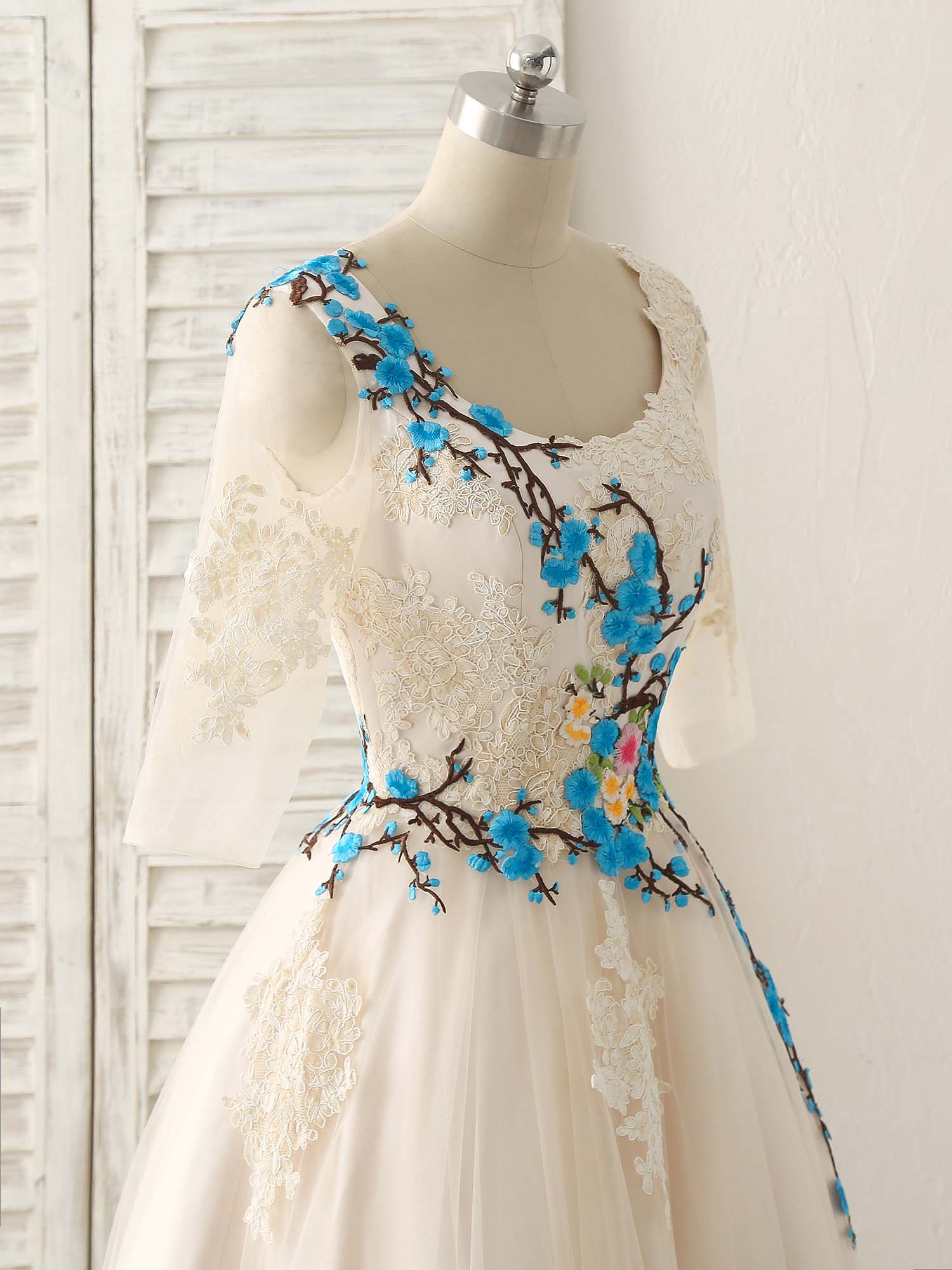 Elegant Lace Applique Tulle Long Prom Dress Light Champagne Bridesmaid Gown