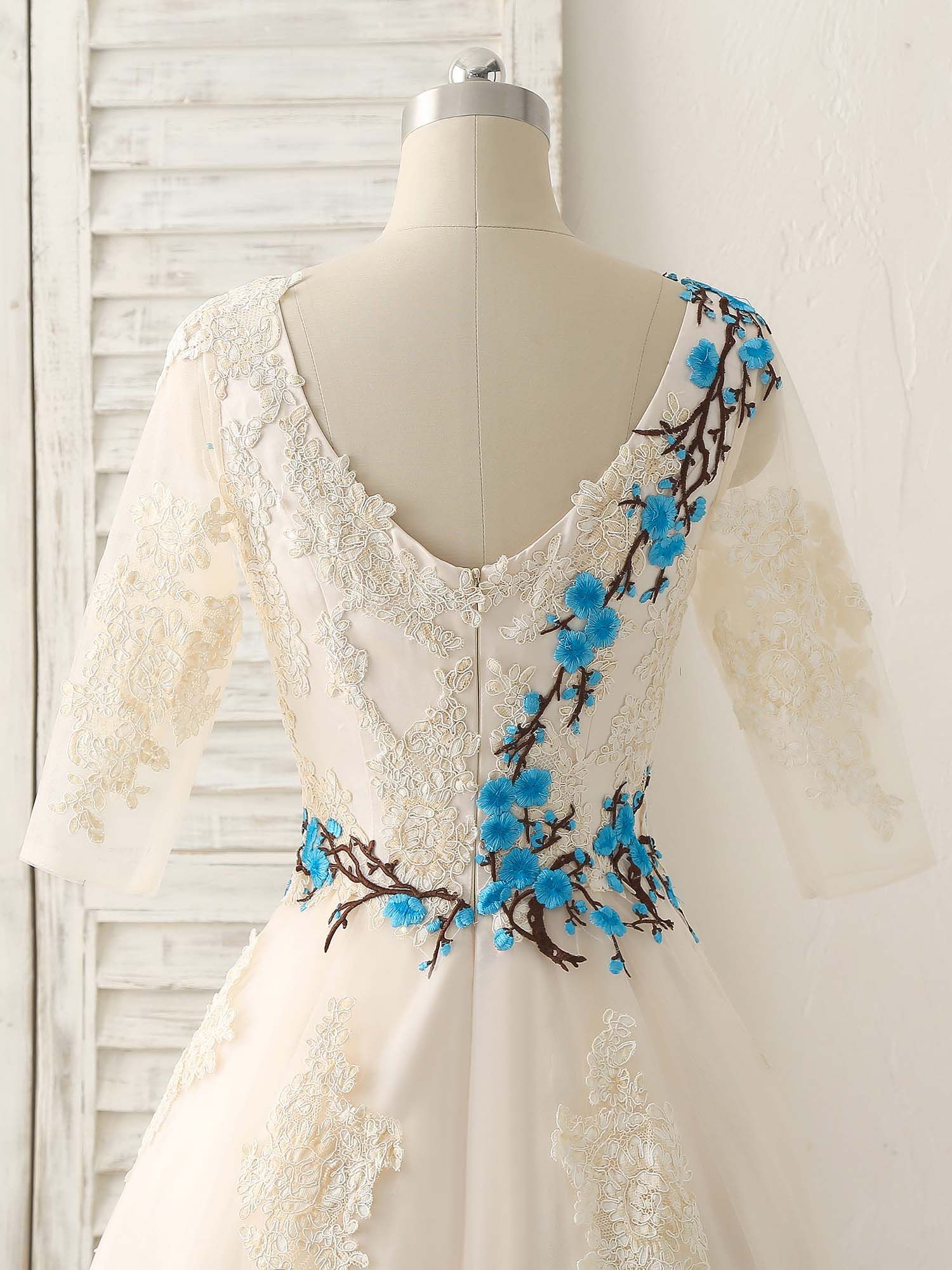 Elegant Lace Applique Tulle Long Prom Dress Light Champagne Bridesmaid Gown