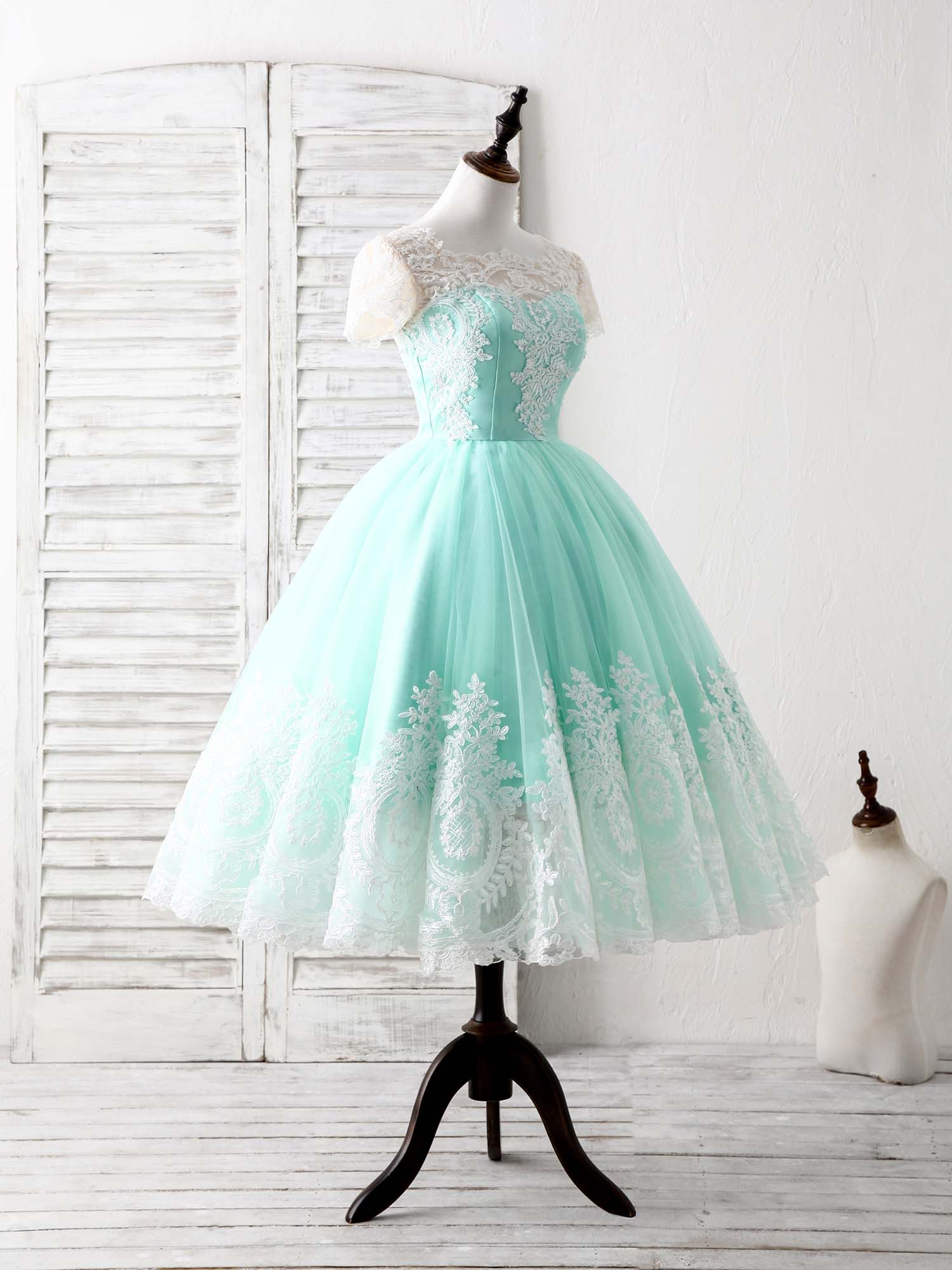 Elegant Green Round Neck Lace Applique Tulle Short Prom Bridesmaid Dress