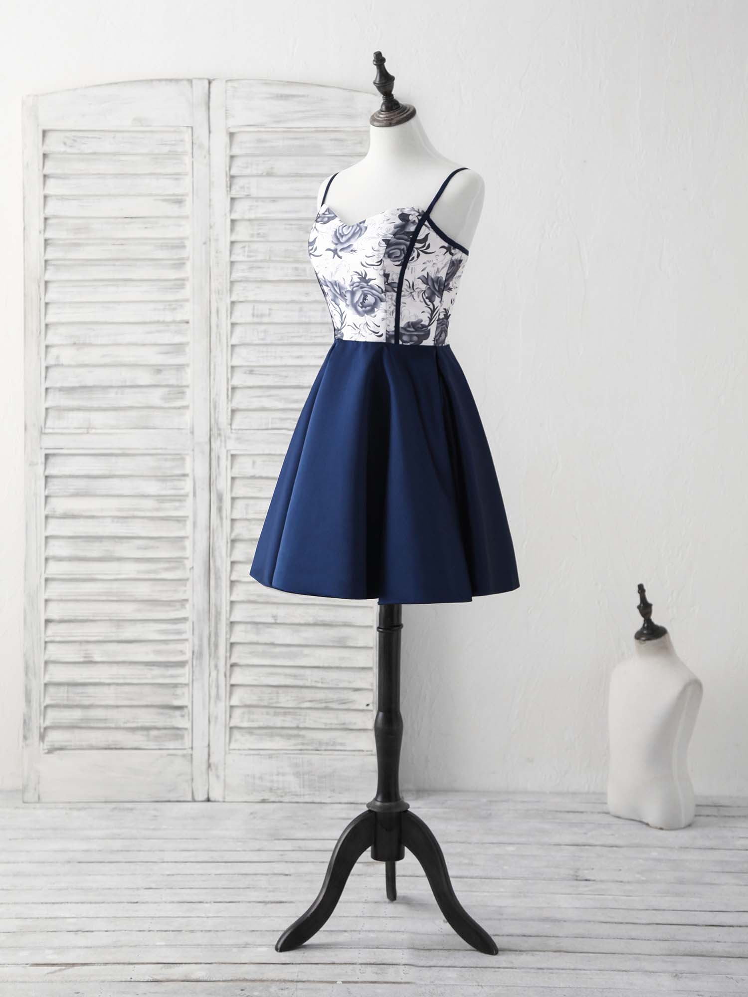 Elegant Sweetheart Dark Blue Short Prom Dress