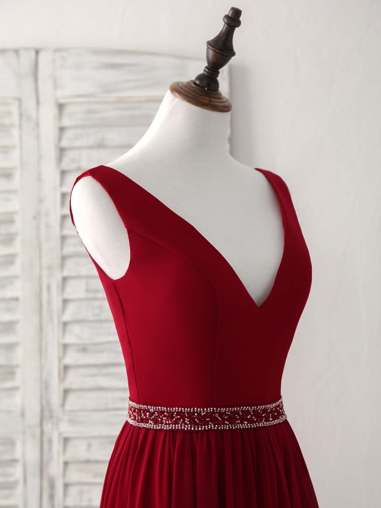 Elegant Burgundy Chiffon V-Neck Beaded Long Prom Evening Dress for Women