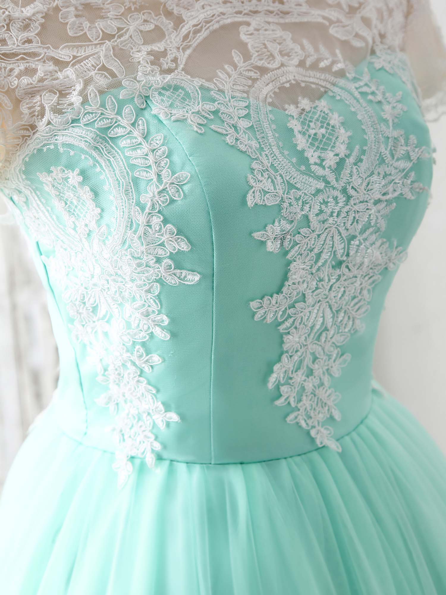 Elegant Green Round Neck Lace Applique Tulle Short Prom Bridesmaid Dress
