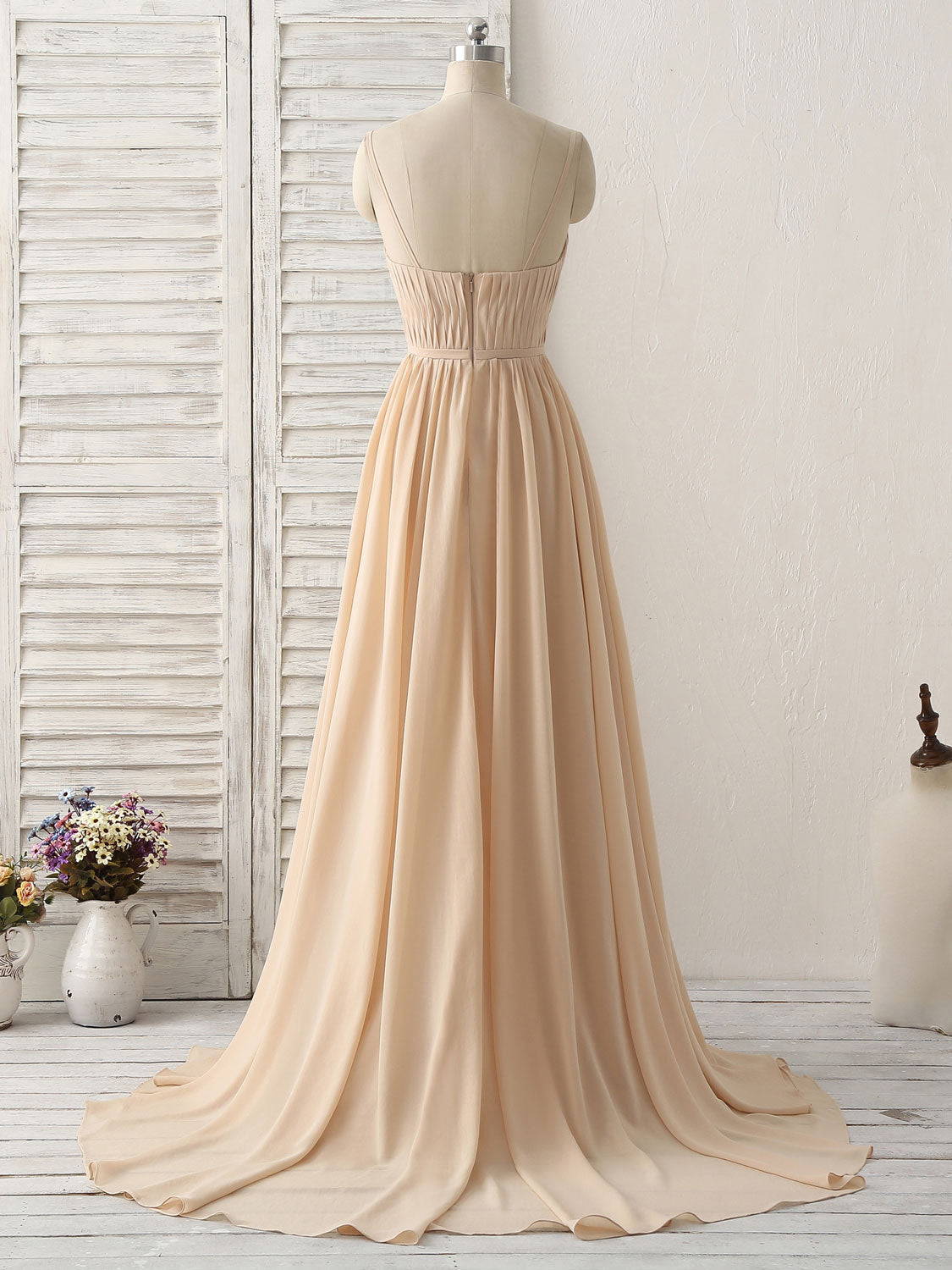 Simple Champagne V-Neck Chiffon Bridesmaid Dress: Elegant Long Prom Gown