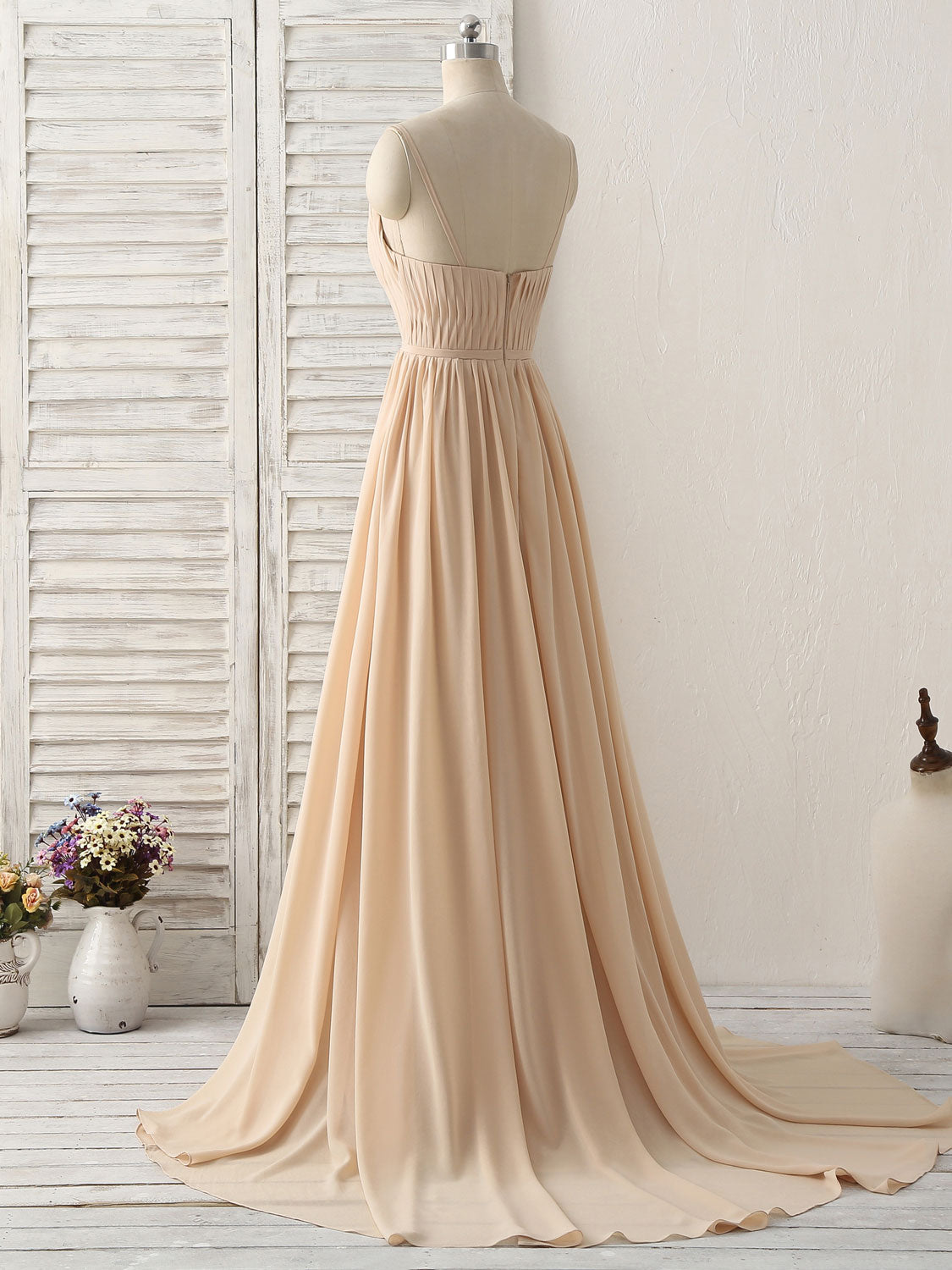 Simple Champagne V-Neck Chiffon Bridesmaid Dress: Elegant Long Prom Gown