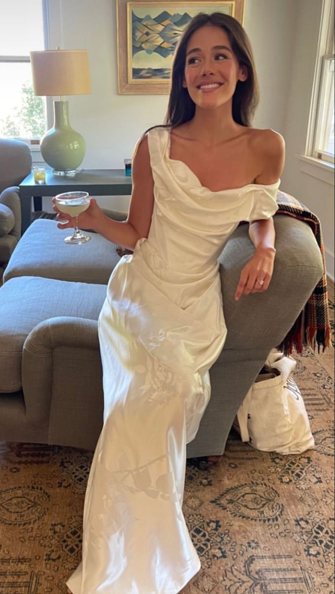 Elegant Long Prom Evening Dress Satin Sleeveless Wedding Gown
