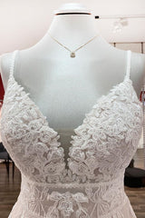 Elegant A-Line V-Neck Tulle Wedding Dress with Lace Appliques and Ruffles