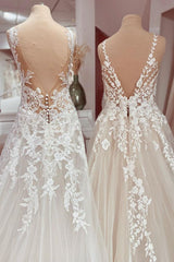 Elegant Deep V-Neck A-Line Lace Wedding Dress with Tulle Appliques Floor-Length