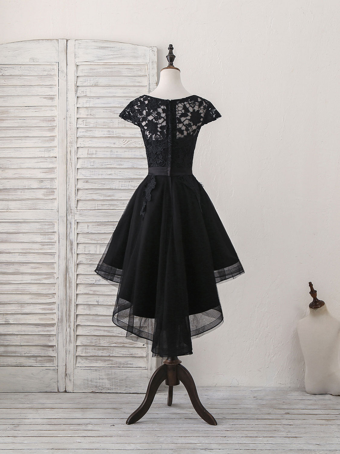 Elegant Black Round Neck Tulle Lace Applique Short Prom Dress Homecoming Style Elegant Black Round Neck Tulle Lace Applique Short Prom Dress Homecoming Style
