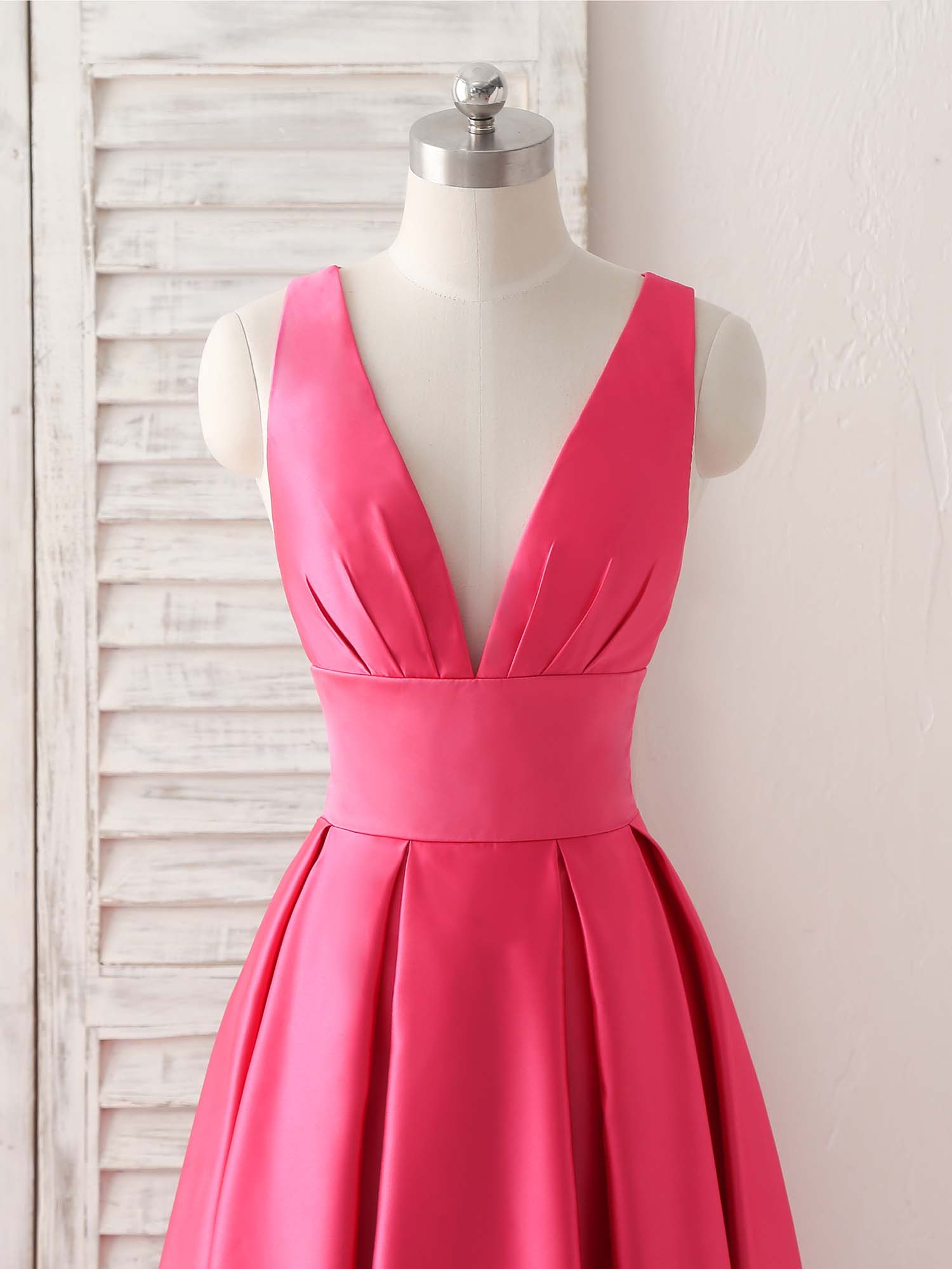 Elegant V-Neck Long Prom Dress: Backless Evening Gown for Bridesmaids