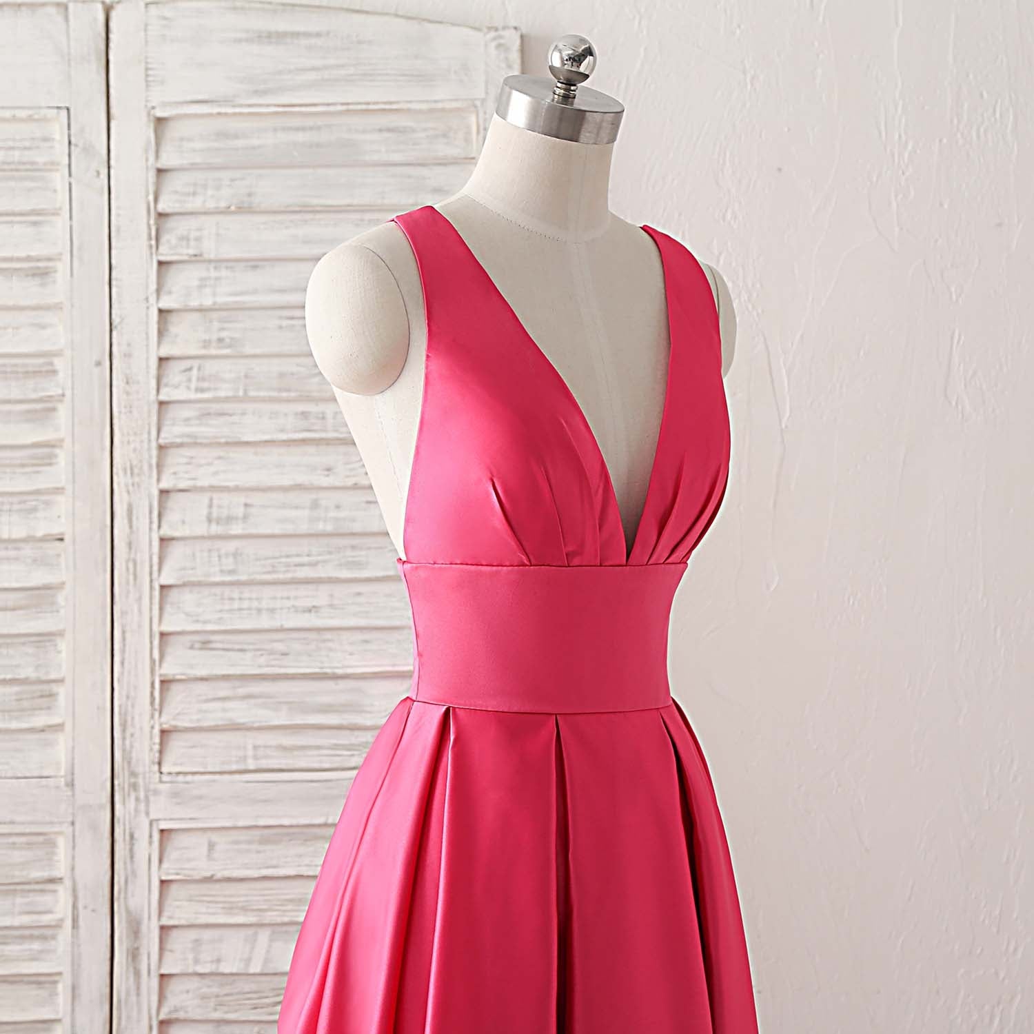 Elegant V-Neck Long Prom Dress: Backless Evening Gown for Bridesmaids