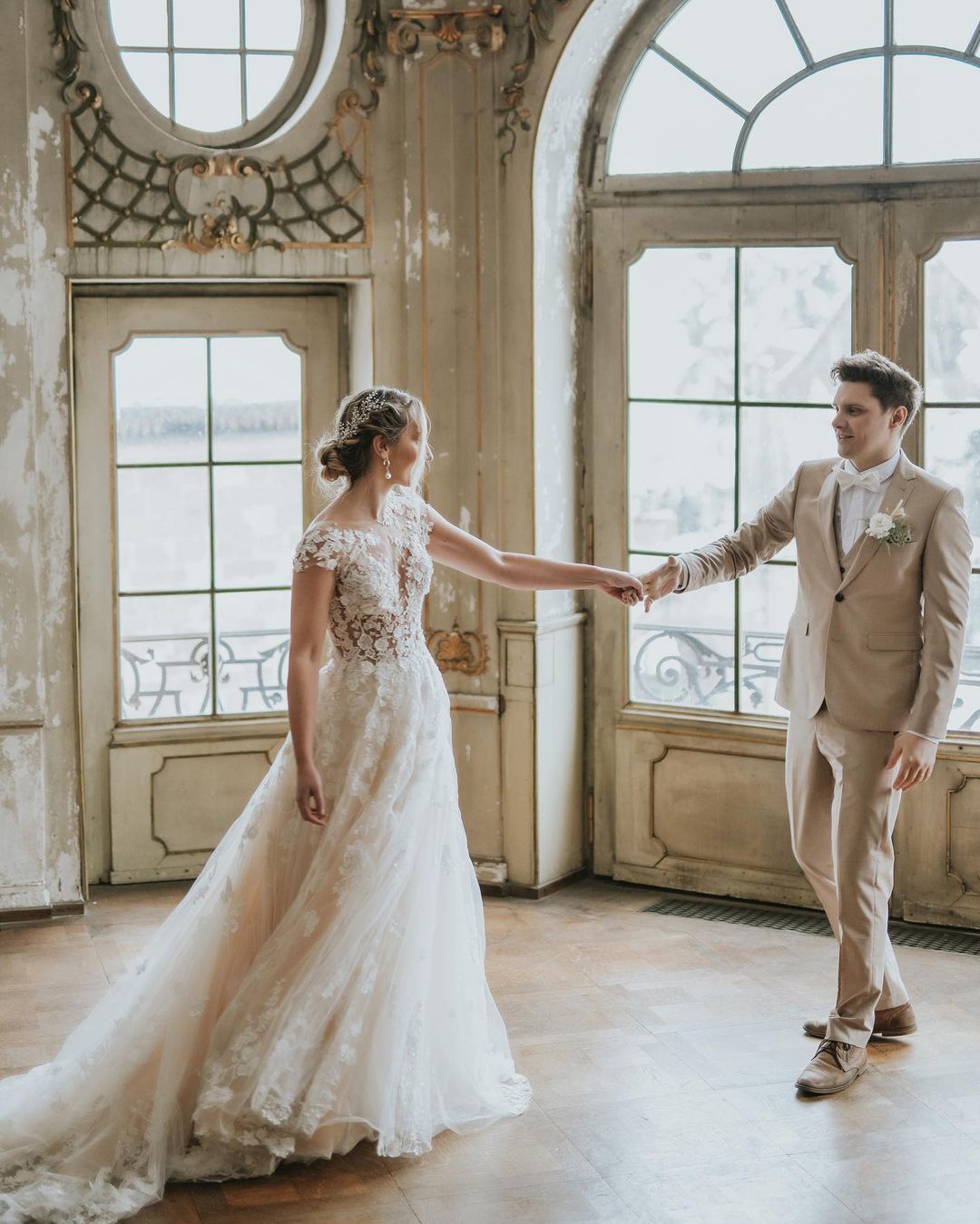 Boho A-Line Tulle Wedding Dress with Lace Appliques for Unforgettable Moments