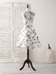 Elegant Round Neck Tulle Short Prom Bridesmaid Dress - Perfect for Special Occasions