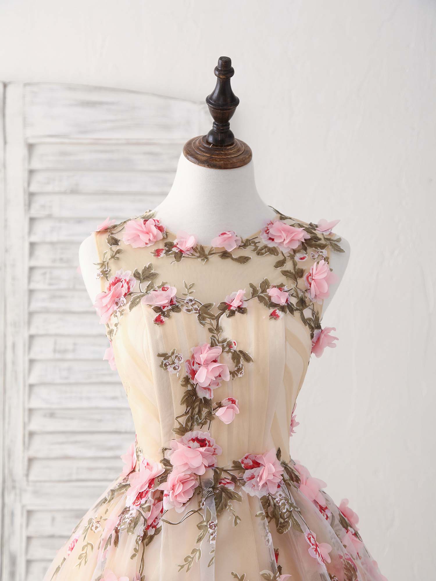 Unique Champagne 3D Applique Short Prom Dress Cute Homecoming Dress Unique Champagne 3D Applique Short Prom Dress Cute Homecoming Dress