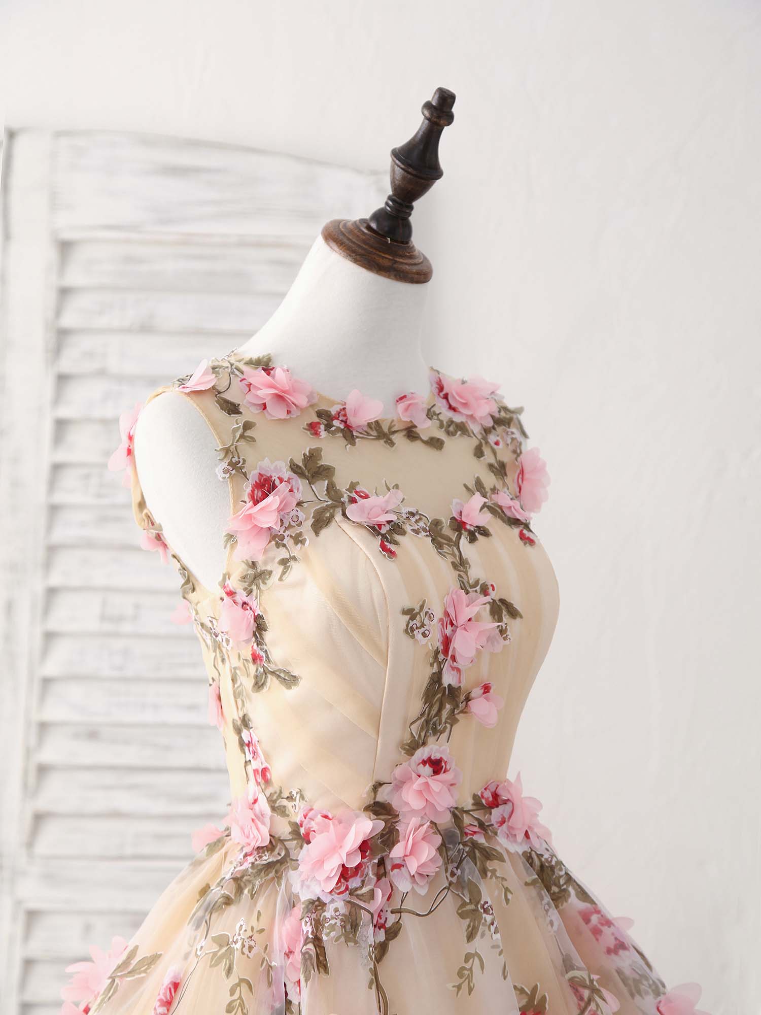 Unique Champagne 3D Applique Short Prom Dress Cute Homecoming Dress