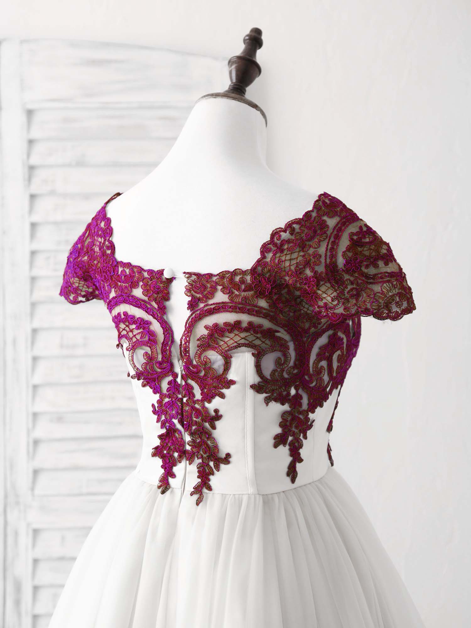 Elegant White Tulle Lace Applique Short Prom Dress for Special Occasions