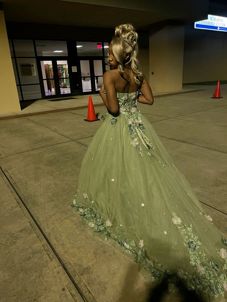 Elegant Green Off The Shoulder Long Prom Dress With Appliques