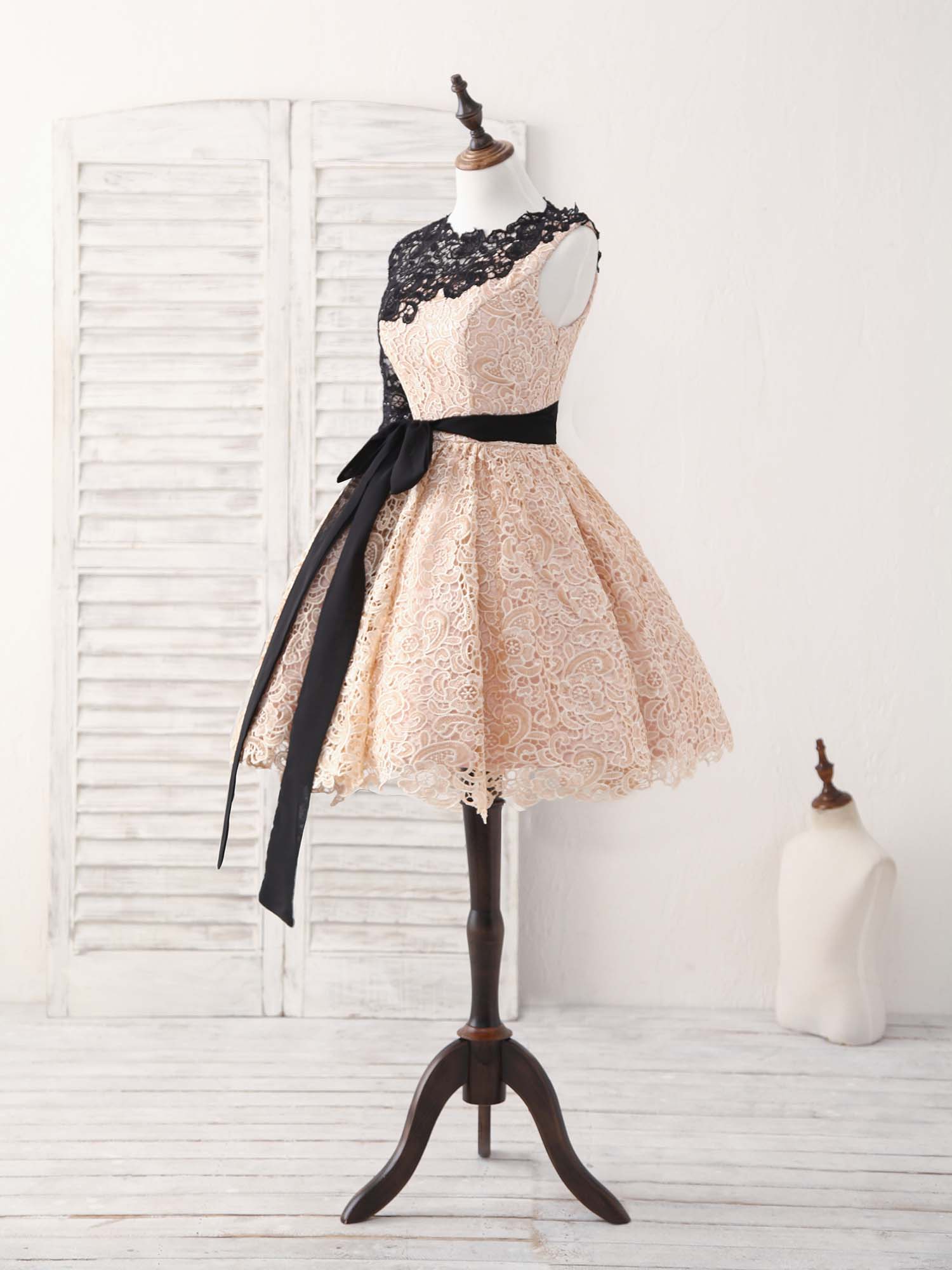 Elegant Champagne Lace Short Prom Dress - Perfect for Homecoming and Special Events