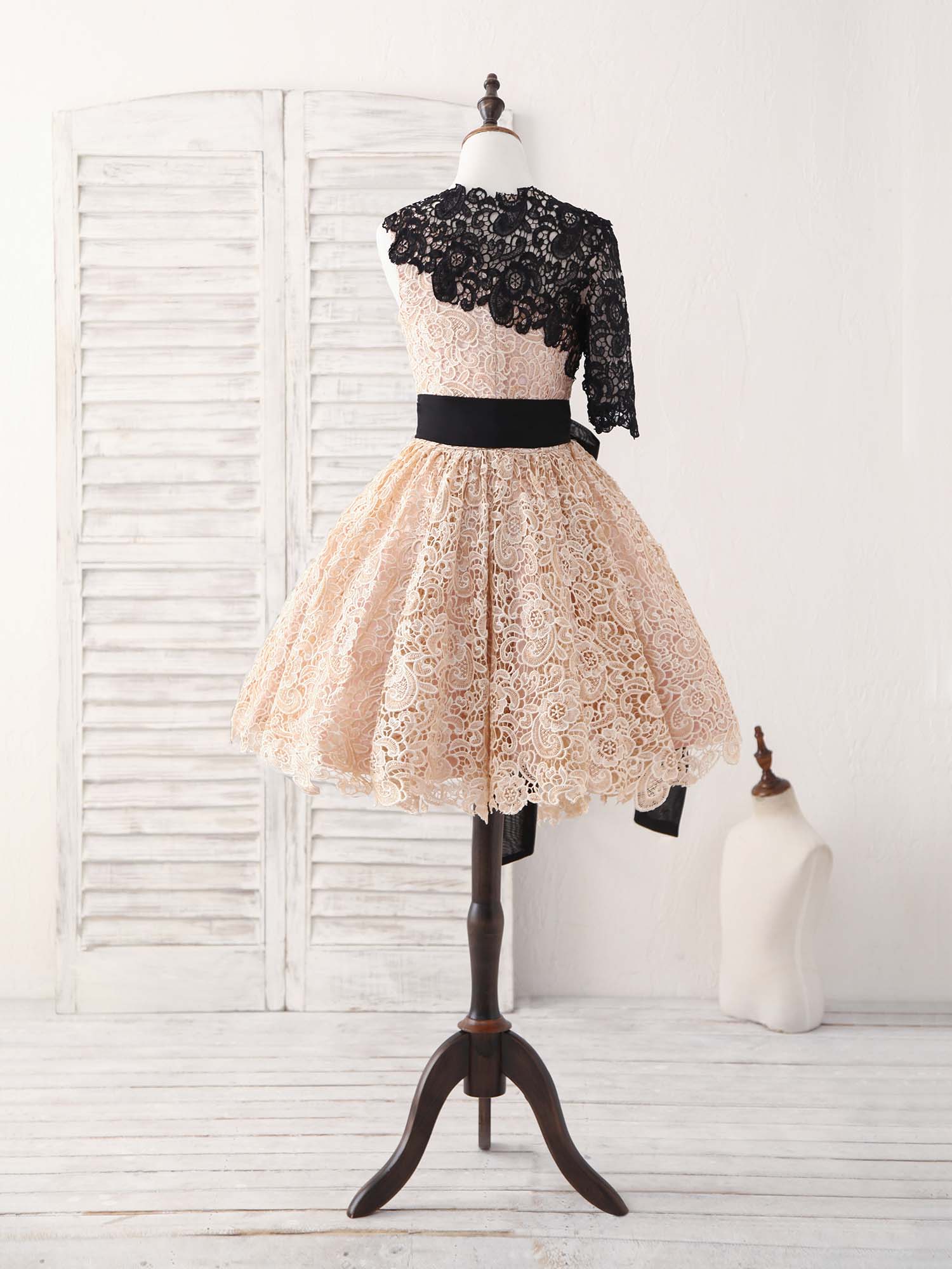 Elegant Champagne Lace Short Prom Dress - Perfect for Homecoming and Special Events