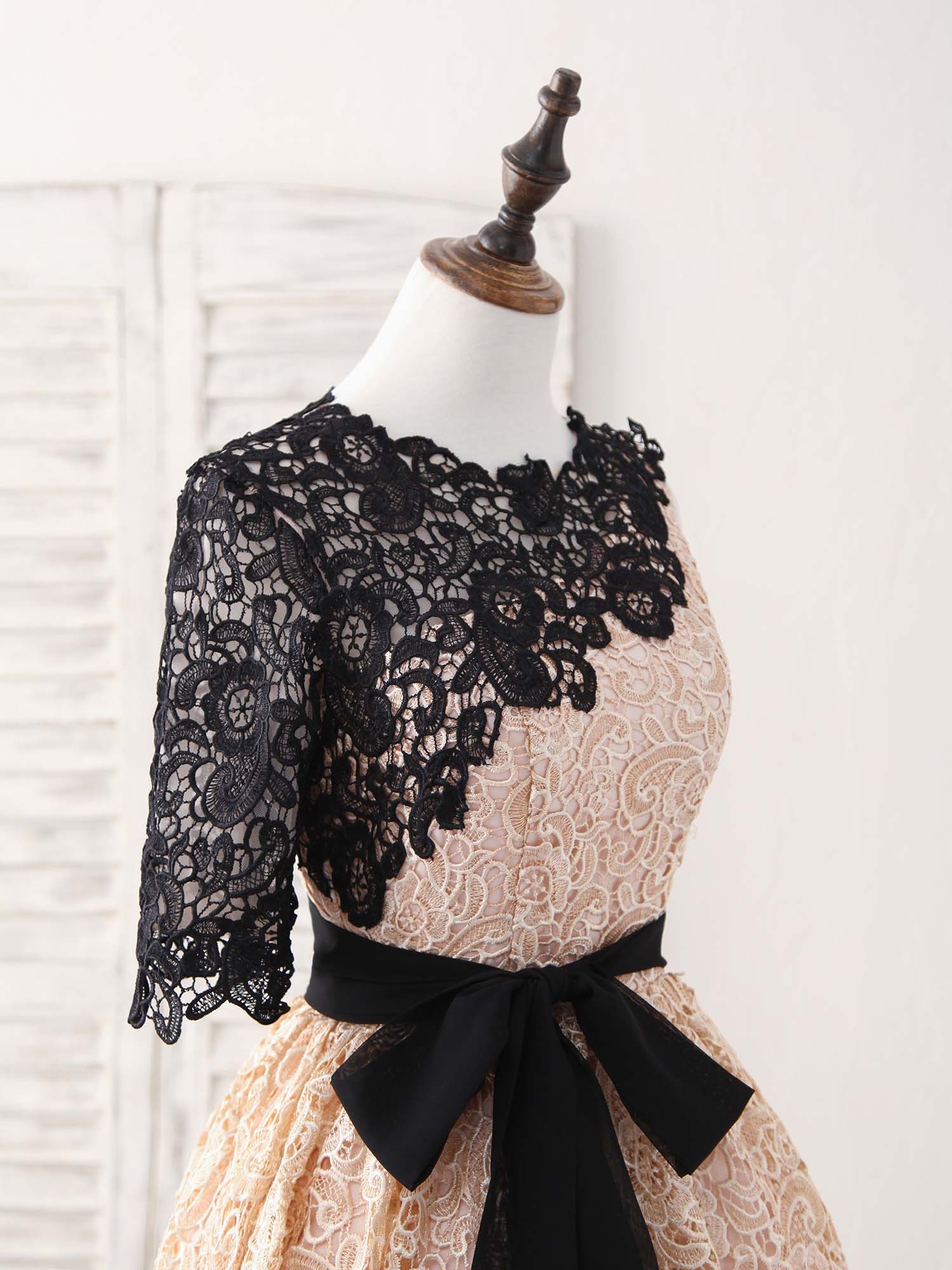 Elegant Champagne Lace Short Prom Dress - Perfect for Homecoming and Special Events