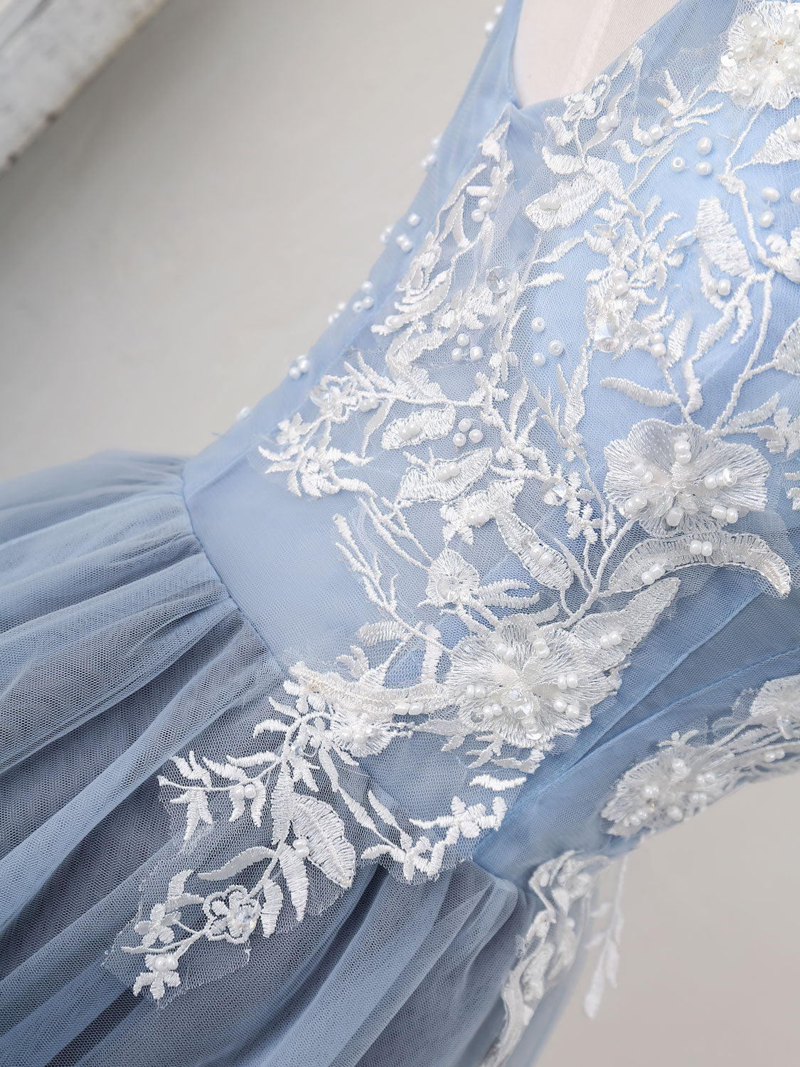 Charming Blue V-Neck Tulle Lace Applique Short Prom Homecoming Dress