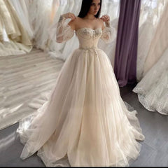Long Sleeve Sweetheart Backless A-Line Wedding Dress with Appliques Lace