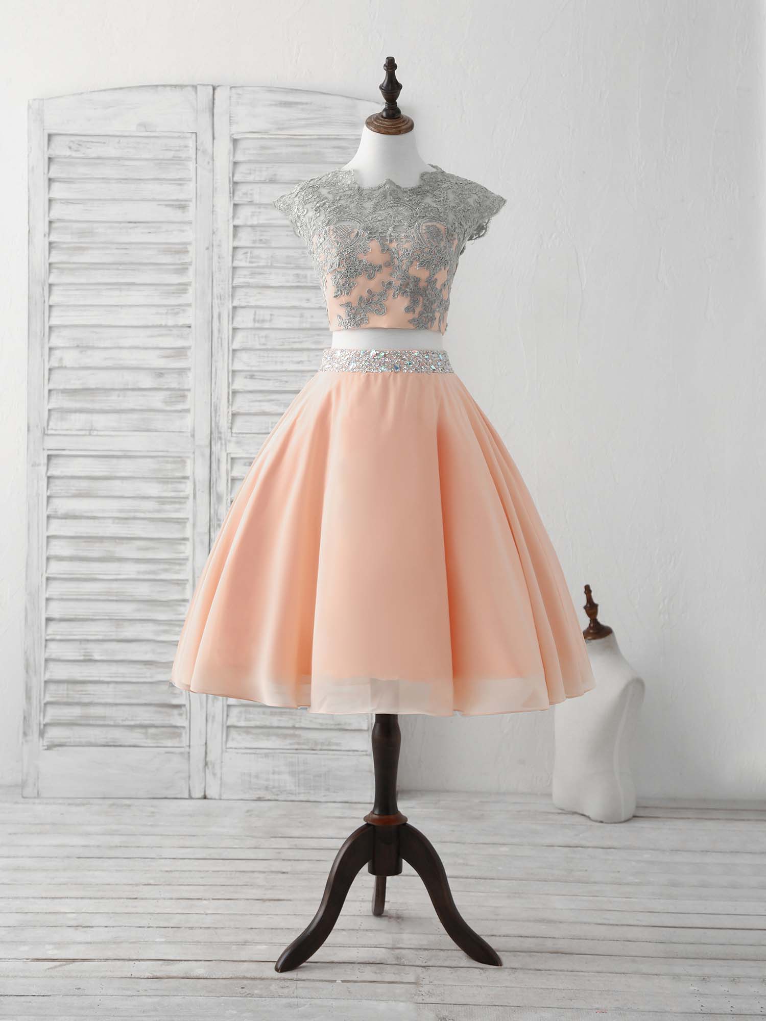 Elegant Two-Piece Lace Short Prom Dress, Perfect for Homecoming and Special Events