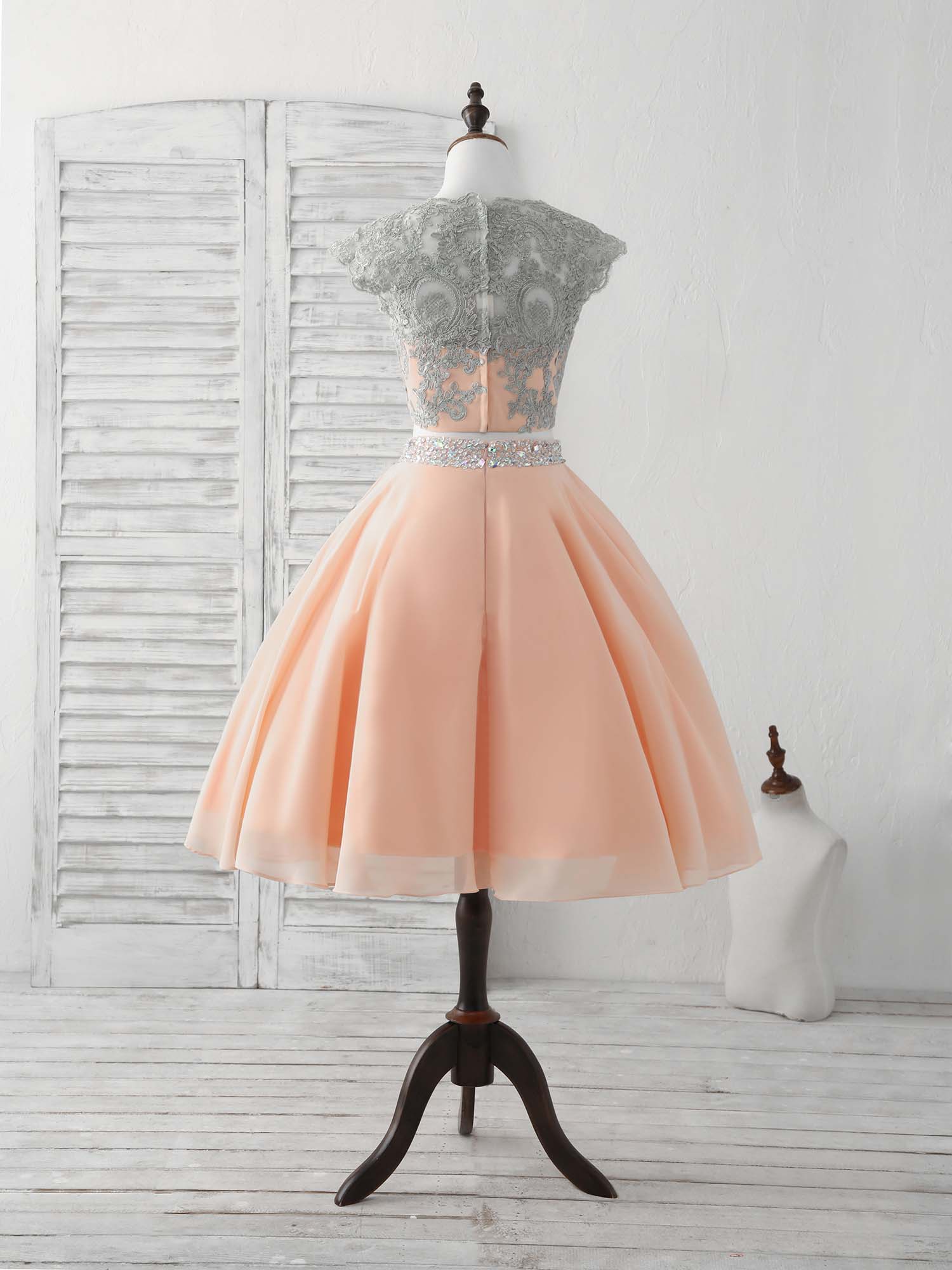Elegant Two-Piece Lace Short Prom Dress, Perfect for Homecoming and Special Events