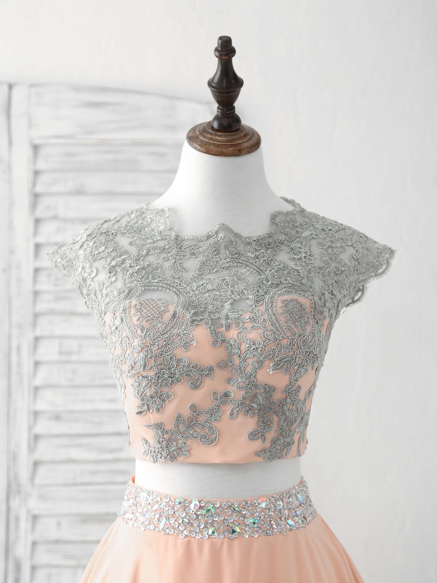 Elegant Two-Piece Lace Short Prom Dress, Perfect for Homecoming and Special Events