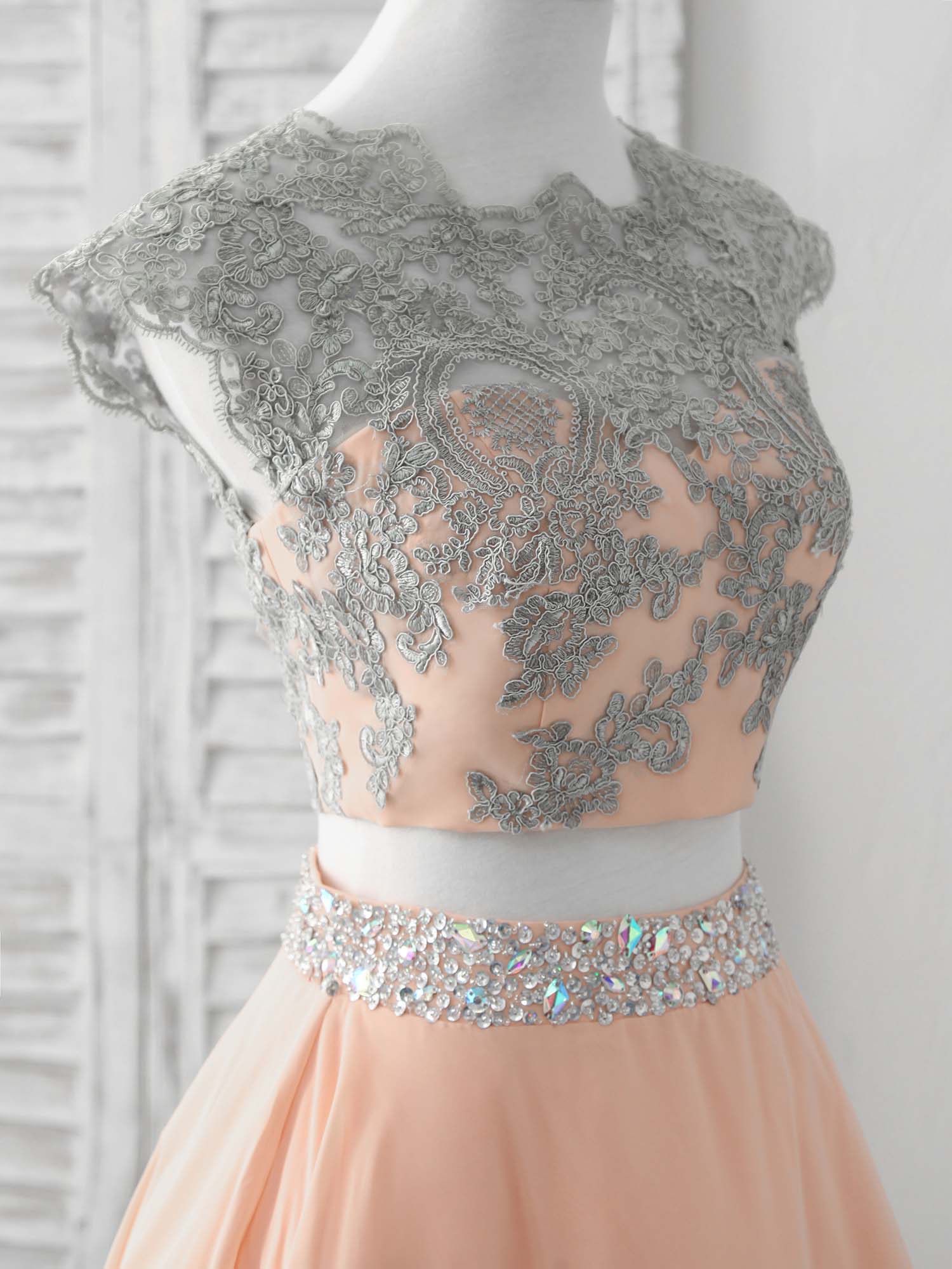 Elegant Two-Piece Lace Short Prom Dress, Perfect for Homecoming and Special Events