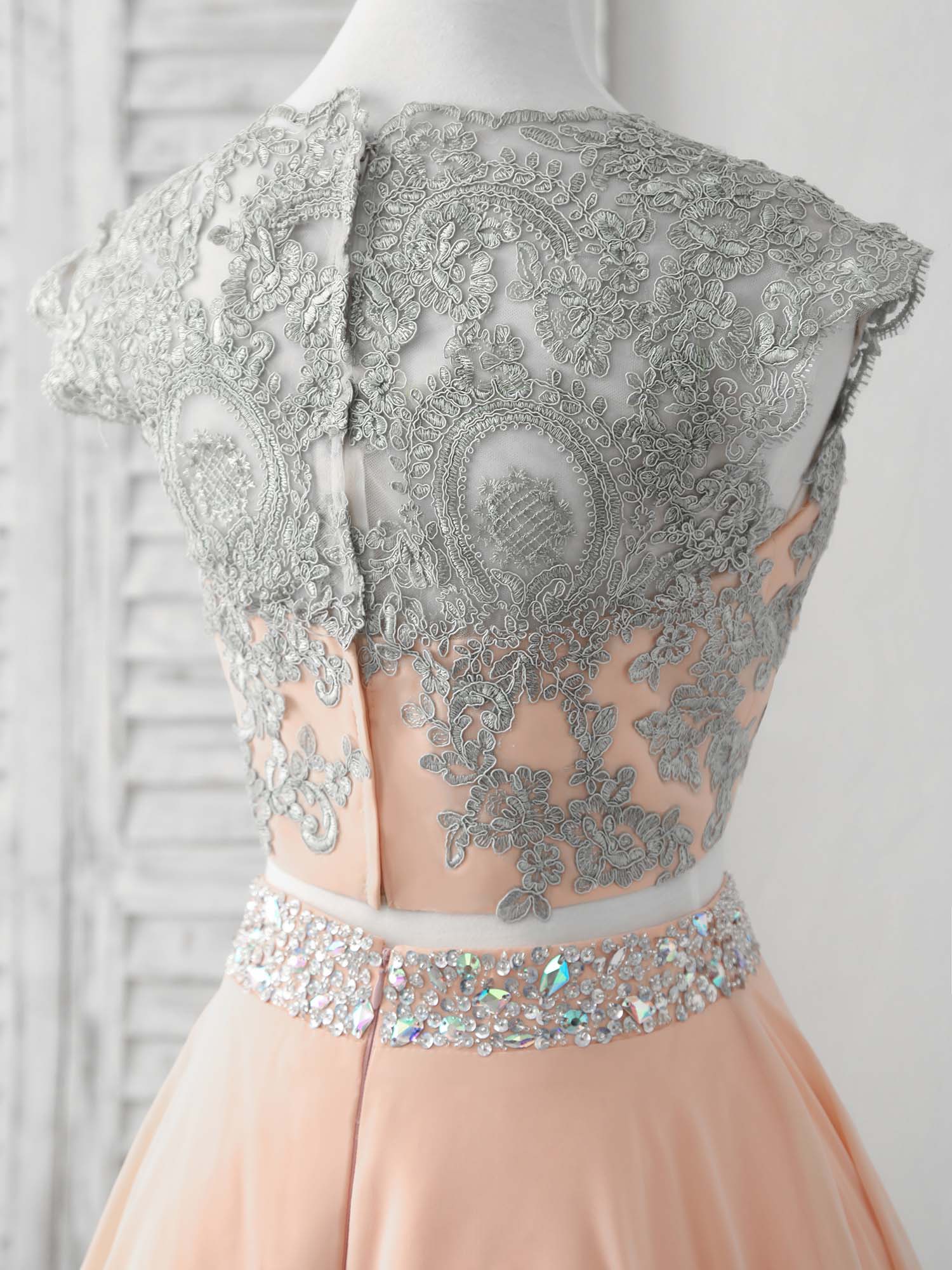 Elegant Two-Piece Lace Short Prom Dress, Perfect for Homecoming and Special Events