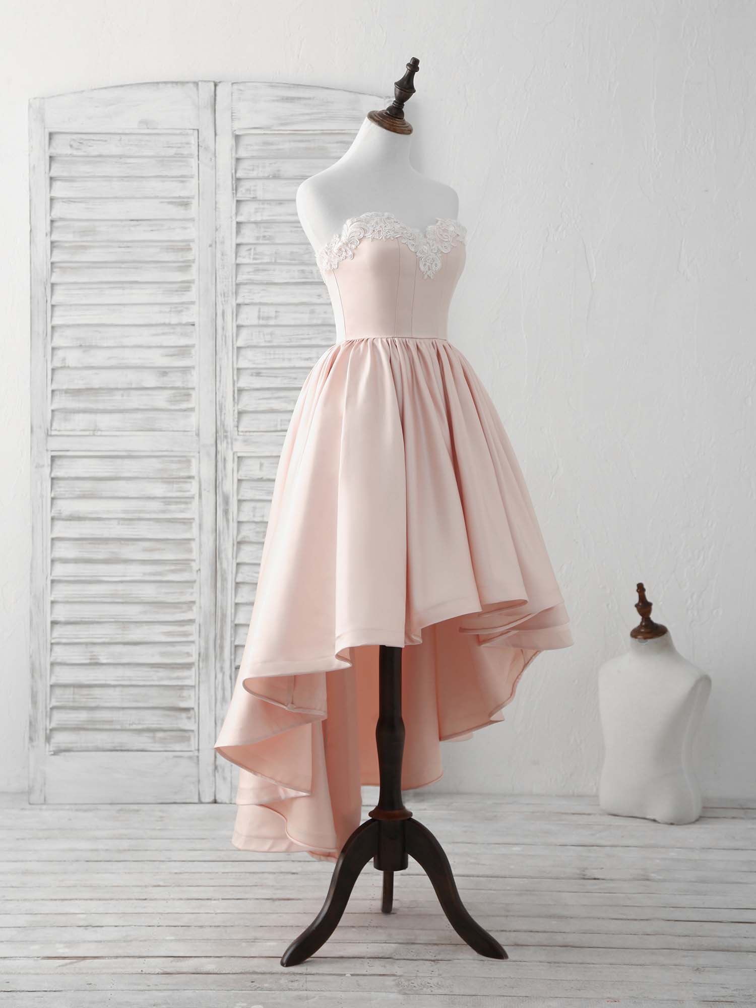 Elegant Pink Sweetheart Neck Short Prom Dress - Perfect for Homecoming & Parties