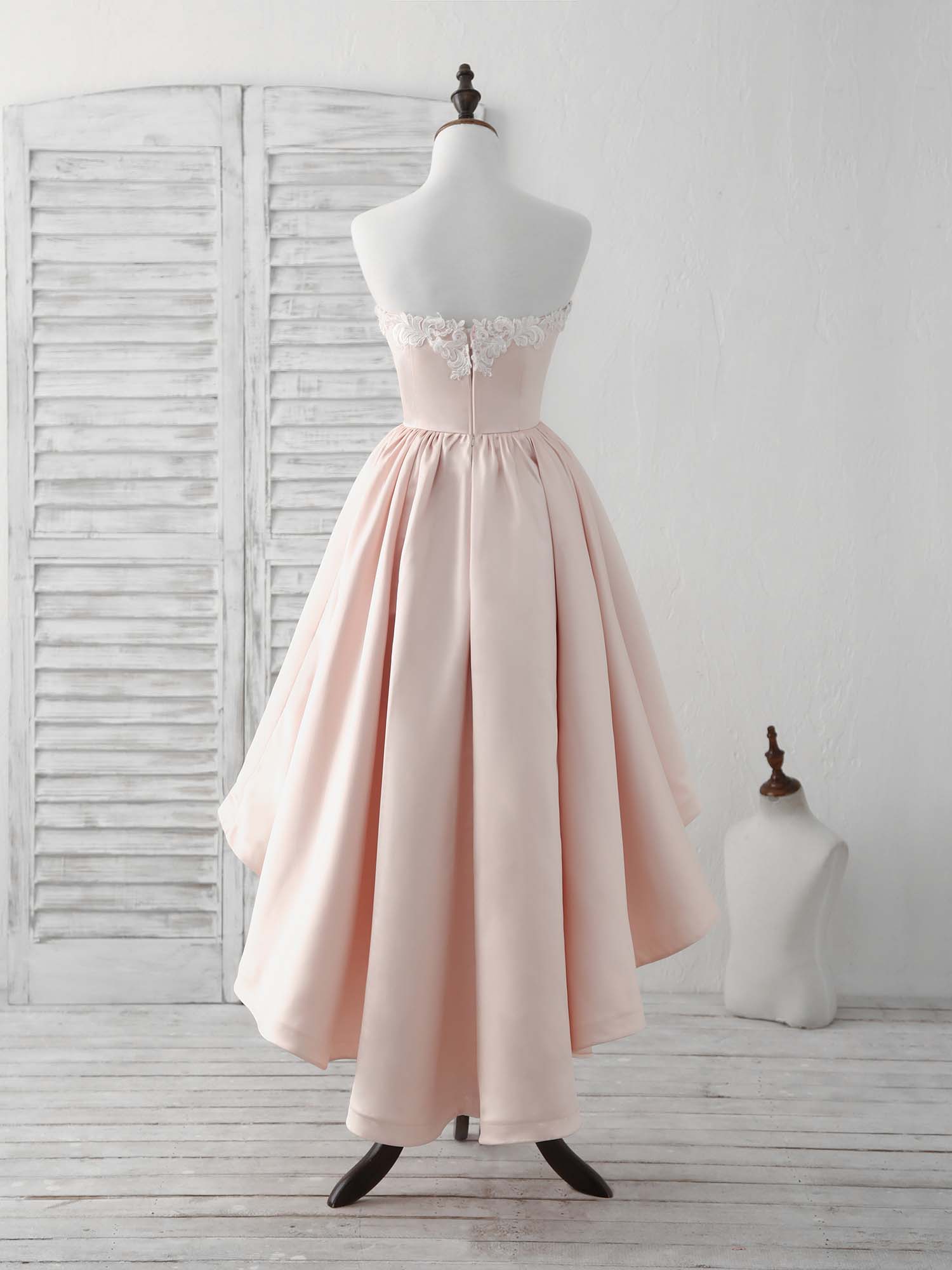 Elegant Pink Sweetheart Neck Short Prom Dress - Perfect for Homecoming & Parties Elegant Pink Sweetheart Neck Short Prom Dress - Perfect for Homecoming & Parties