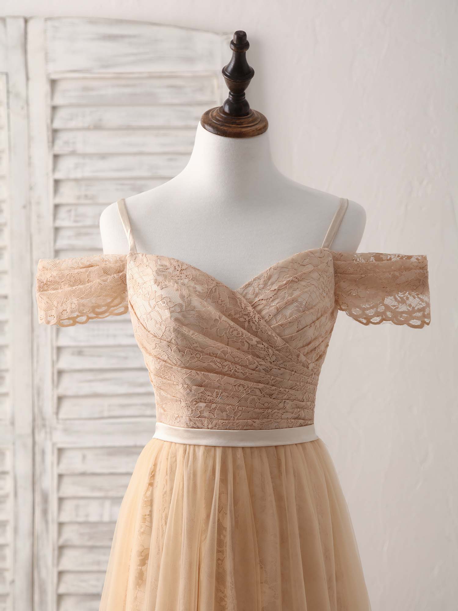 Elegant Champagne Off-Shoulder Lace Tulle Long Bridesmaid Dress for Special Occasions Elegant Champagne Off-Shoulder Lace Tulle Long Bridesmaid Dress for Special Occasions