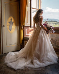 Elegant A-Line Sweetheart Backless Wedding Gown with Tulle and Floral Lace Details